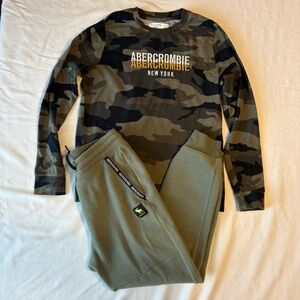 Abercrombie kids Camouflage long sleeve T-shirt & Sage Green Fleece Sweatpants